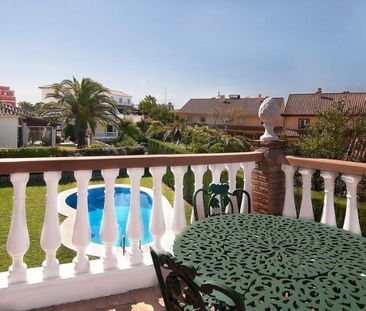 4 bedroom luxury Villa for rent in Fuengirola, Andalusia - Photo 3