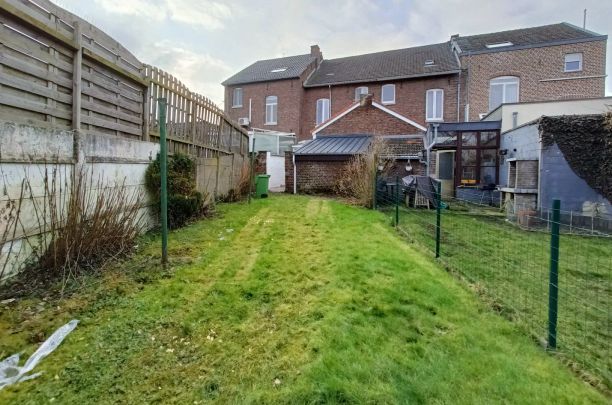 VERNIEUWDE RIJWONING MET STADSTUIN - Foto 1