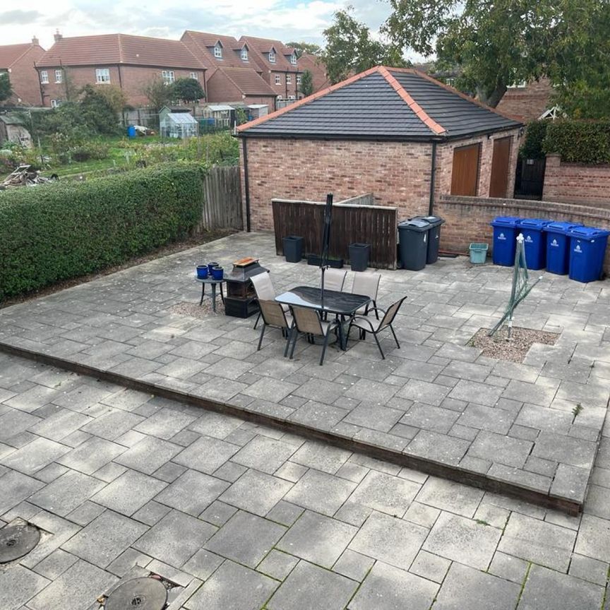 1 bedroom Flat To Let - Photo 1