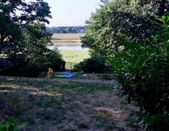 WOHNUNGSTAUSCH ich biete eine große Wohnung direkt an der Elbe - Photo 1