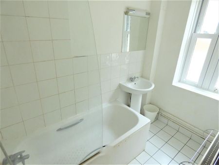 3 bedroom flat to rent - Photo 3