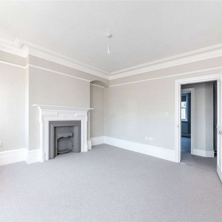 Walcot Gardens, 136 Kennington Road, London, SE11 6RB - Photo 1