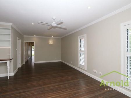 FRESHLY RENOVATED 4 BEDROOM HOME - Photo 4