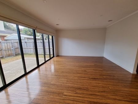 3 Bedroom Home Only around the Corner from Monash University... - Photo 2