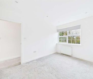 Sutton Lane, Banstead, Surrey, SM7 - Photo 3