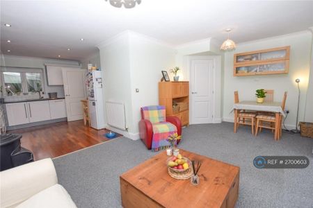 4 bedroom terraced house to rent - Photo 2