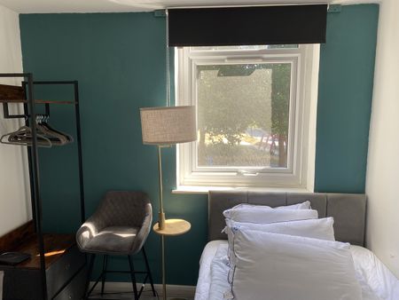 Studio Flat, Walworth Road, SE1 - Photo 2