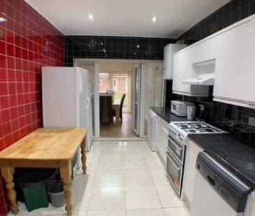 1 bedroom in a house share to rent - Photo 6