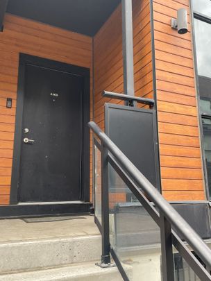 For Lease - 5309 Highway 7 Highway Unit# 903A, Vaughan, Ontario - Photo 1