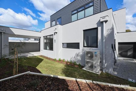 1/15 Glen Cairn Avenue, RINGWOOD - Photo 3