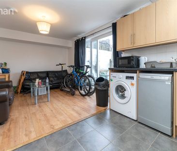 6 bedroom detached house to rent - Photo 4