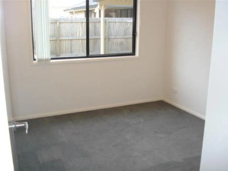 “EXECUTIVE FAMILY LIVING IN A QUIET, CONVENIENT LOCATION” - Photo 5