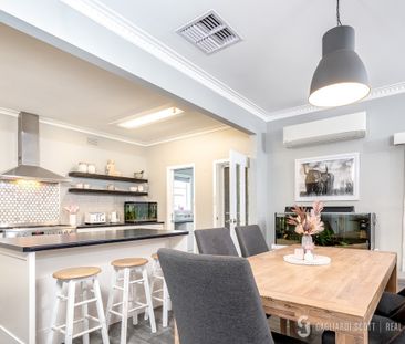 Stunning 3 Bedroom Home - Photo 5