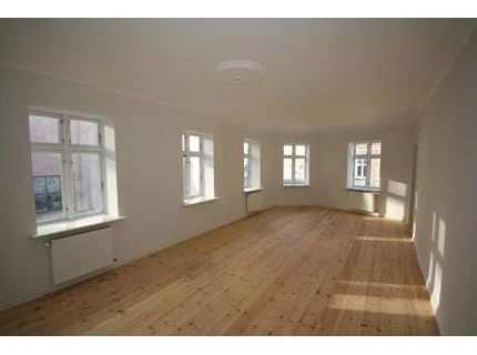 Rummelig lejlighed med byhuscharme og moderne komfort - Foto 1