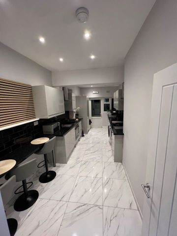 Room in a Shared House, London, SE6 - Photo 2