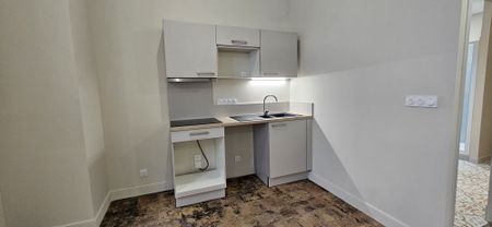 T2 rénové – Nîmes, Centre-Ville – à louer - Photo 3