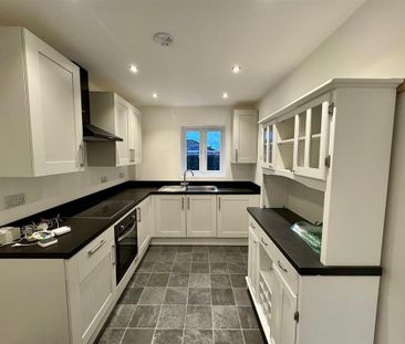 3 bedroom semi-detached bungalow to rent - Photo 4