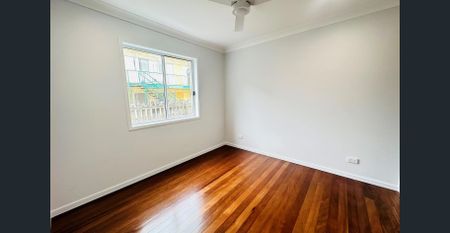 2 Bedroom 1 Bathroom Unfurnished Renovated Apartment - Photo 2