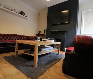 4 bedroom semi-detached house to rent - Photo 6