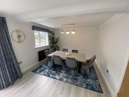 4 bedroom detached house to rent - Photo 3