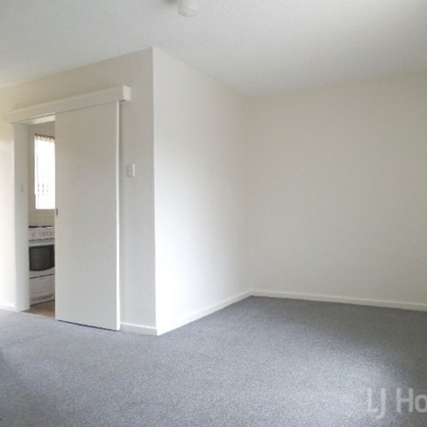 Bedsit Unit With Reverse Cycle Air conditioning - Photo 1