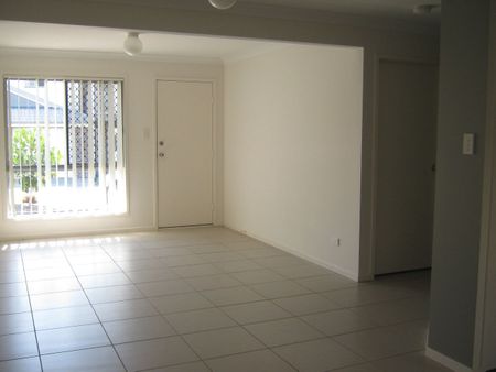 3 BEDROOMS! NEAR NORTH LAKES! - Photo 2