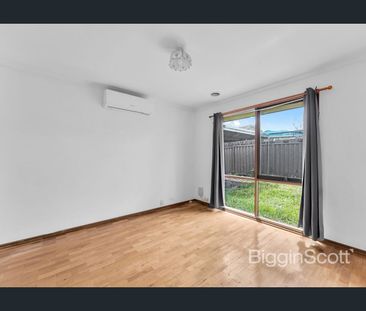 Family Living in Prime Keysborough Location - Photo 5