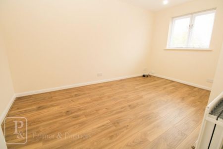 3 bedroom end of terrace house to rent - Photo 2