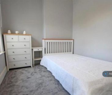 3 bedroom maisonette to rent - Photo 2