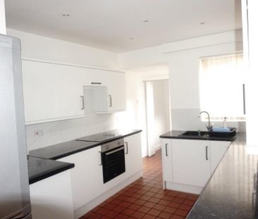 5 bedroom detached house to rent - Photo 4