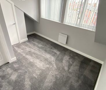 Flat B, Cross Green Crescent, Leeds, LS9 0DD - Photo 2