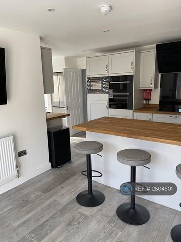 1 bedroom in a house share to rent - Photo 4