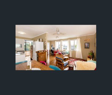 Spacious Family Living in a Convenient Zillmere Location - Photo 2