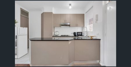 Stylish Light-Filled Apartment in Leafy South Yarra - Photo 5