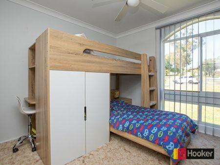 Beautiful, Large, Family Home - Photo 4