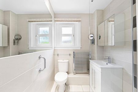 2 bedroom end of terrace house to rent - Photo 2