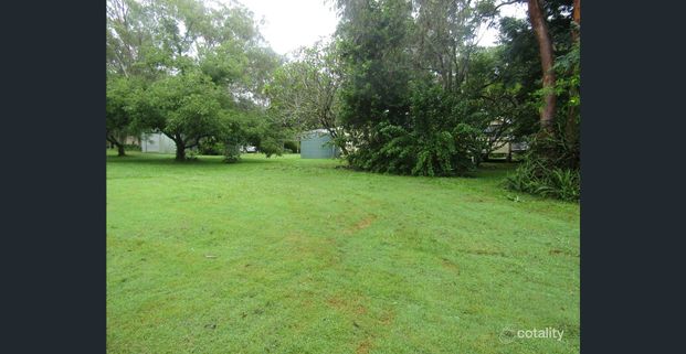 PRIVATE HOME IN CONVENIENT LOCATION - Photo 1