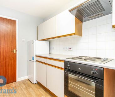 2 bed Flat for Rent - Photo 2