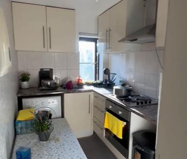 1 Bed Flat, Tollgate Road, E6 - Photo 3