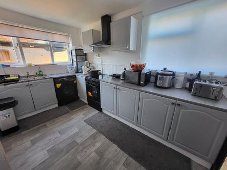 2 bedroom maisonette to rent - Photo 4