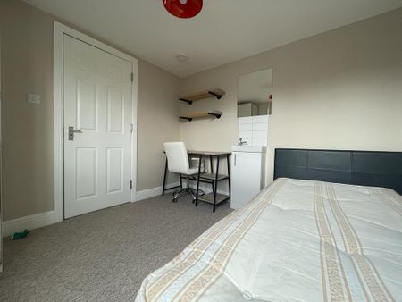 6 bedroom terraced house to rent - Photo 5