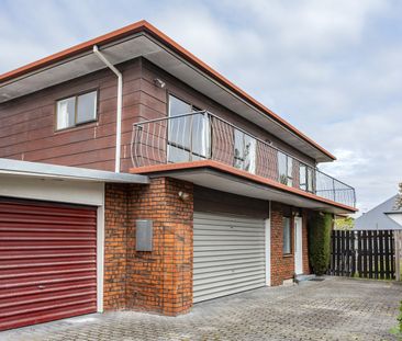 Four Bedroom Family Home - Photo 2