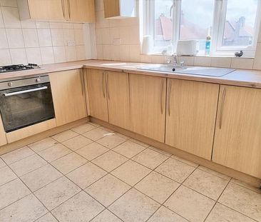 1 bedroom in a flat share to rent - Photo 4