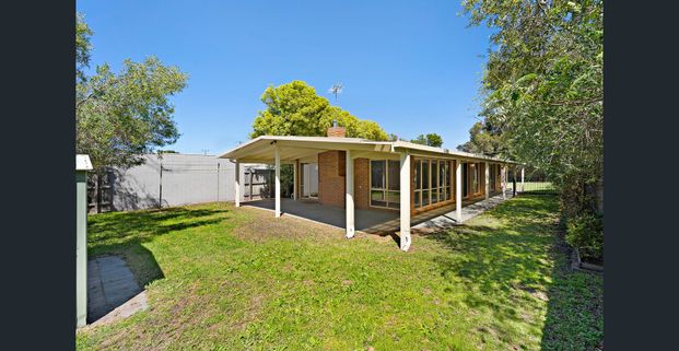 Within minutes to the beach - Photo 1