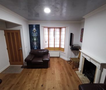 3 Bed Terraced House, Oban Street, E14 - Photo 2