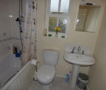 3 bedroom semi-detached house to rent - Photo 2