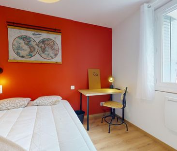 FOCH R Roommate 3 Bedrooms at Grenoble - Photo 2