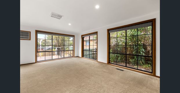 Family Entertainer in Lakeview Estate! - Photo 1