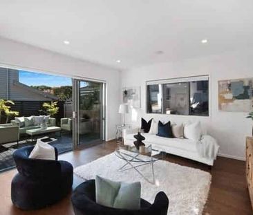 Howick, 4 Bedrooms - Photo 1