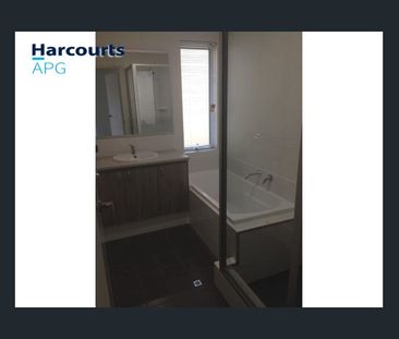 Modern Family Perfection with Solar Savings - Photo 4